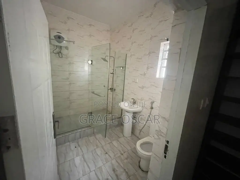 4bdrm Duplex in Agungi for sale in Agungi
