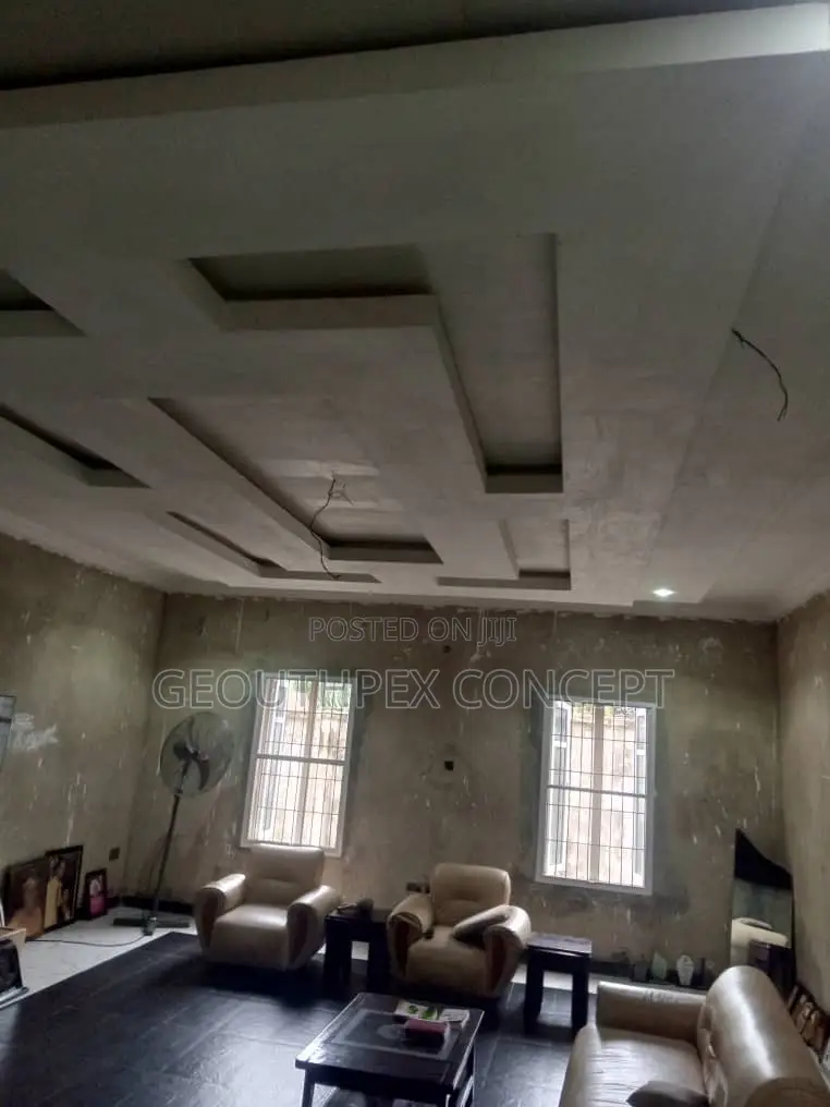3bdrm Duplex in Alalubosa for sale in Alalubosa