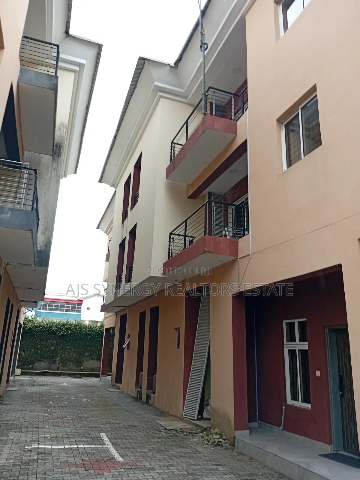 2bdrm Townhouse / Terrace in Lekki Phase 1 for rent in Lekki Phase 1