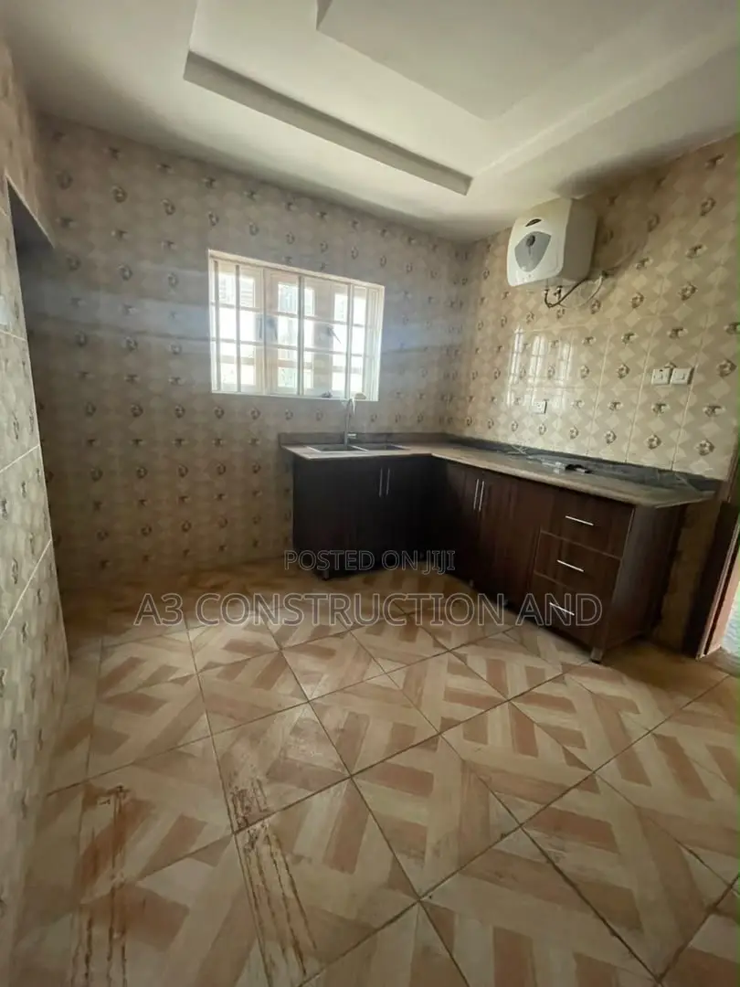 3bdrm Block of Flats in Adeoye Adeosun,, Akobo for rent in Akobo