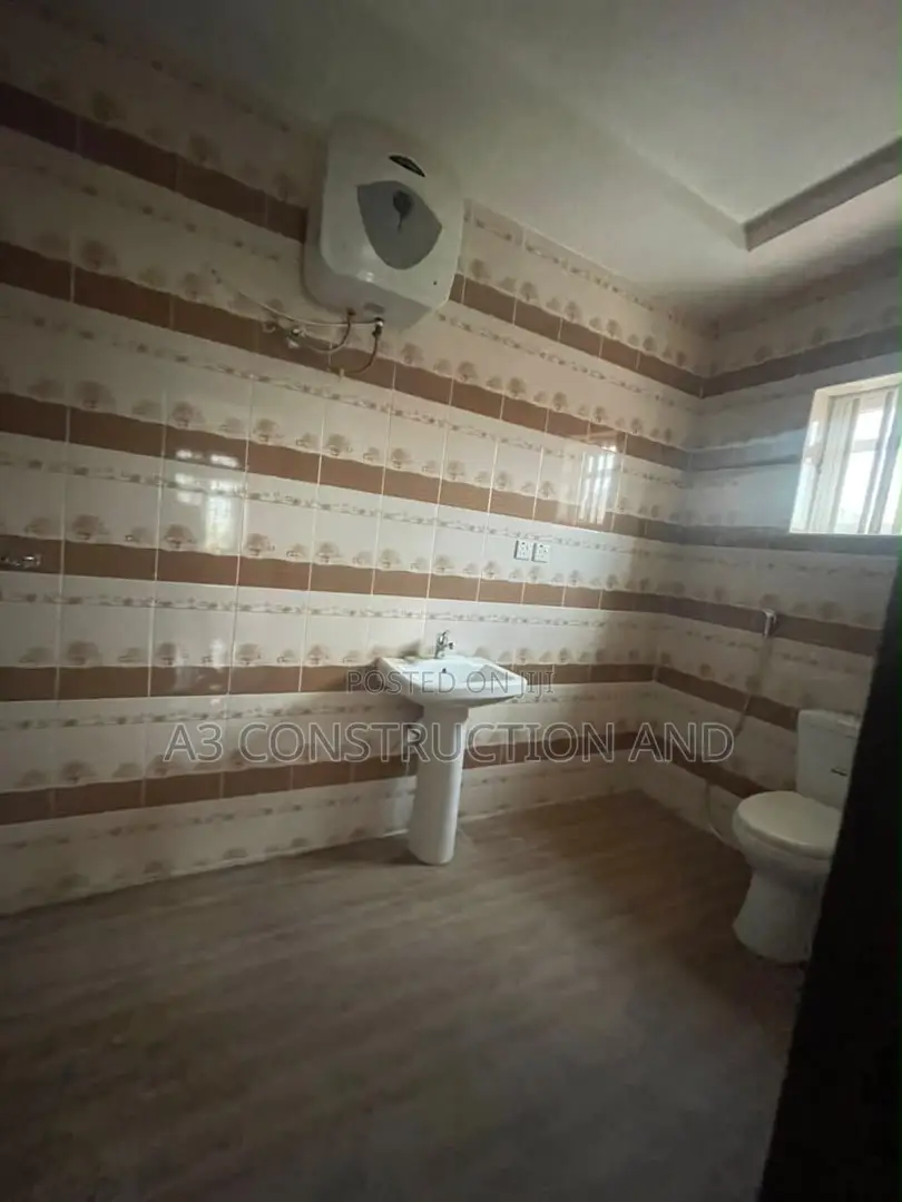 3bdrm Block of Flats in Adeoye Adeosun,, Akobo for rent in Akobo