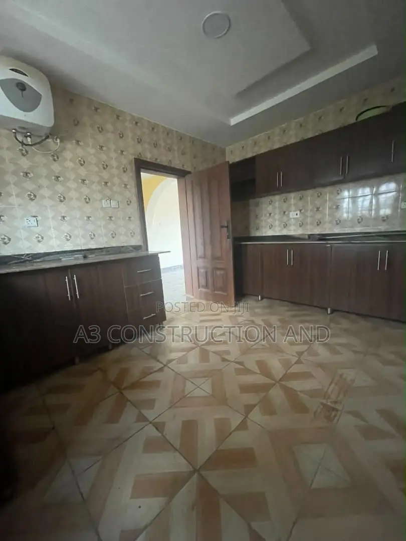 3bdrm Block of Flats in Adeoye Adeosun,, Akobo for rent in Akobo