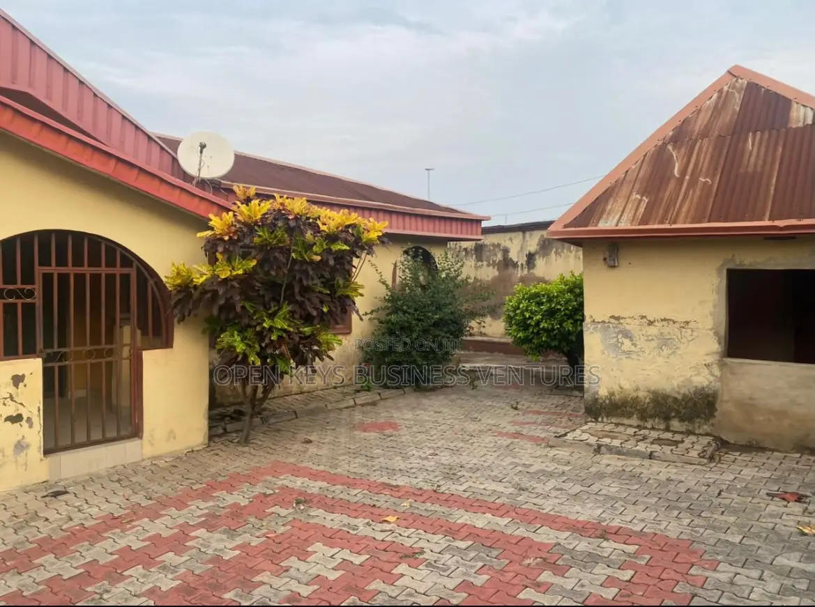 6bdrm Bungalow in Ilupelu, Akala Express for sale in Akala Express