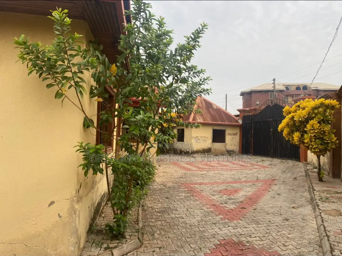 6bdrm Bungalow in Ilupelu, Akala Express for sale in Akala Express