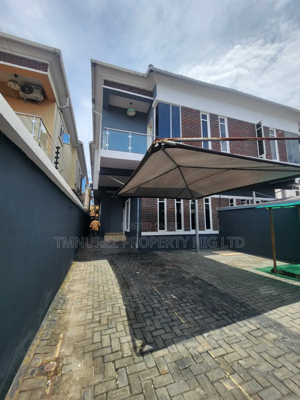 4bdrm Duplex in Chevron for rent in Chevron