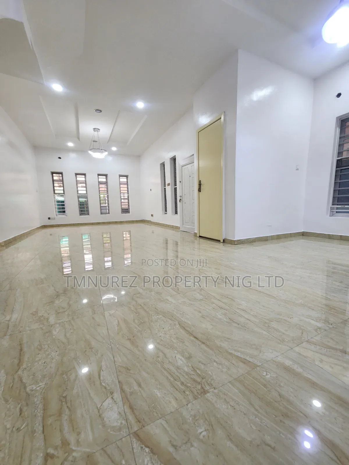 4bdrm Duplex in Chevron for rent in Chevron