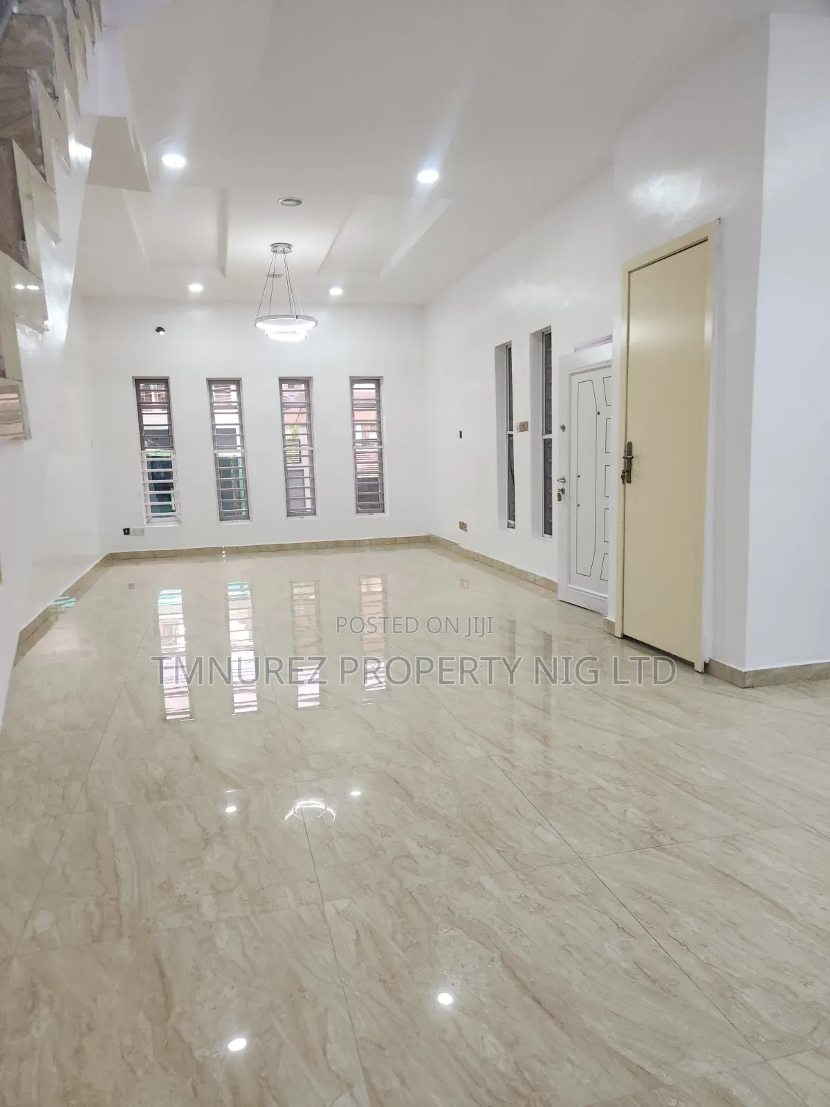 4bdrm Duplex in Chevron for rent in Chevron