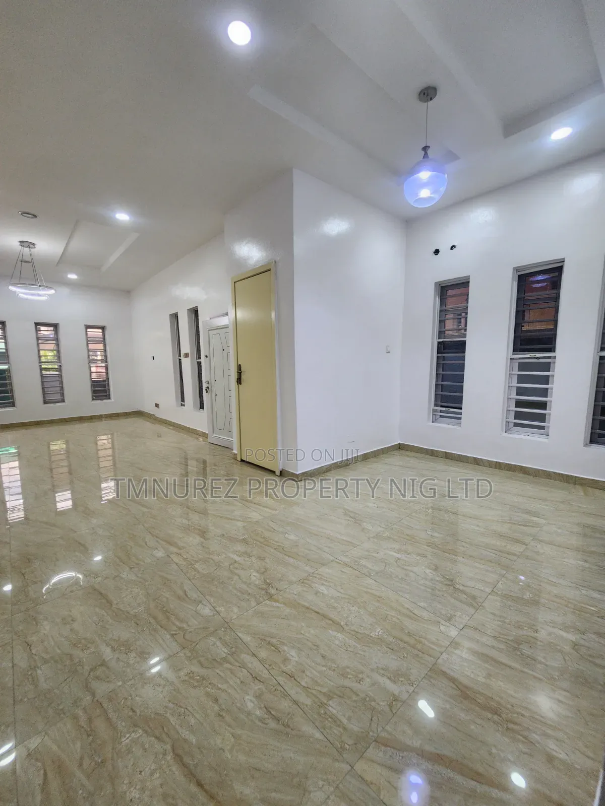 4bdrm Duplex in Chevron for rent in Chevron