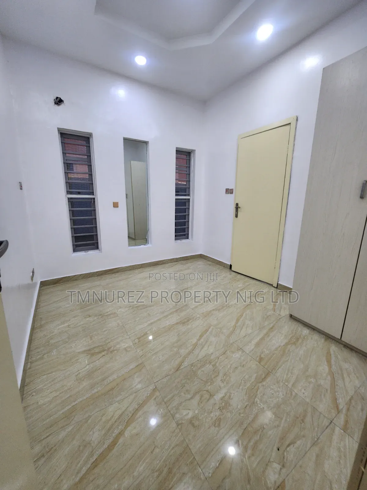 4bdrm Duplex in Chevron for rent in Chevron