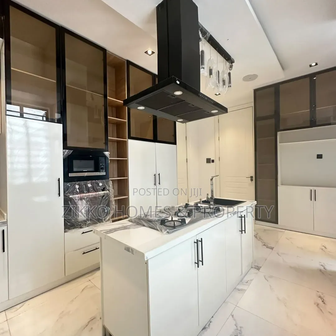 5bdrm Duplex in Lekki for sale in Lekki Phase 1