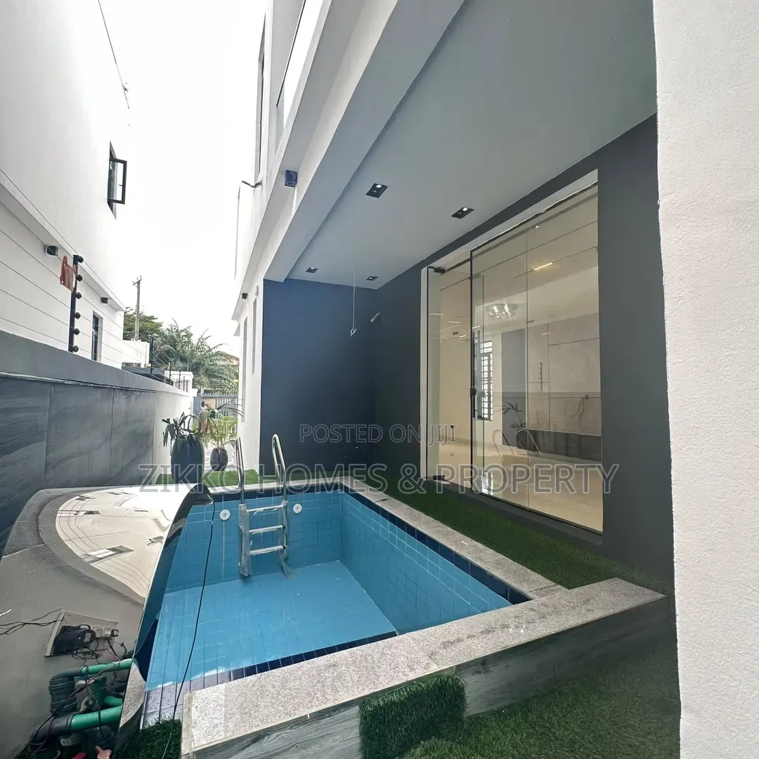 5bdrm Duplex in Lekki for sale in Lekki Phase 1