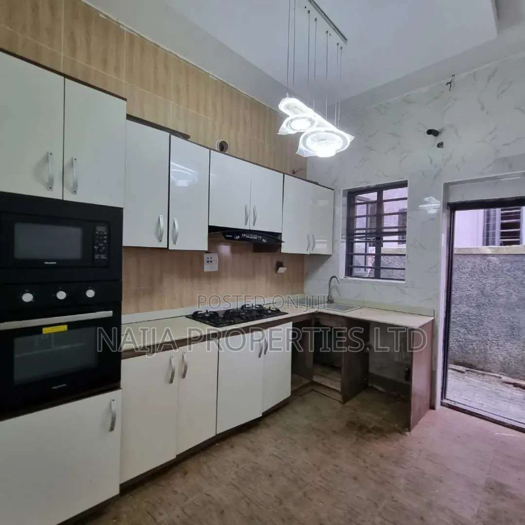 4bdrm Townhouse/Terrace in Ikota for sale in Ikota