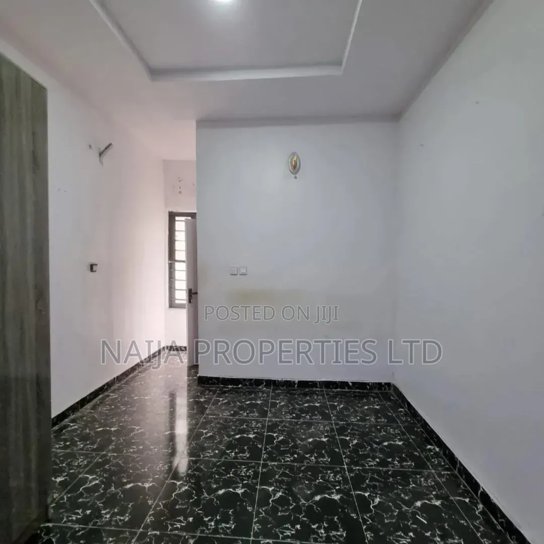 4bdrm Townhouse/Terrace in Ikota for sale in Ikota