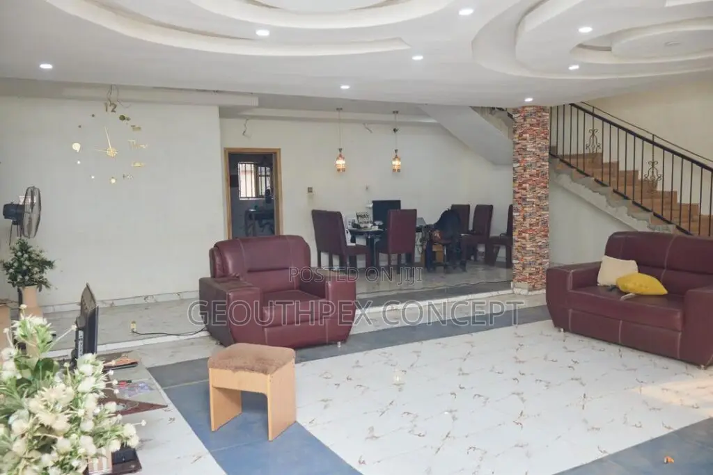 4bdrm Duplex in Irewole, Jericho for sale in Jericho