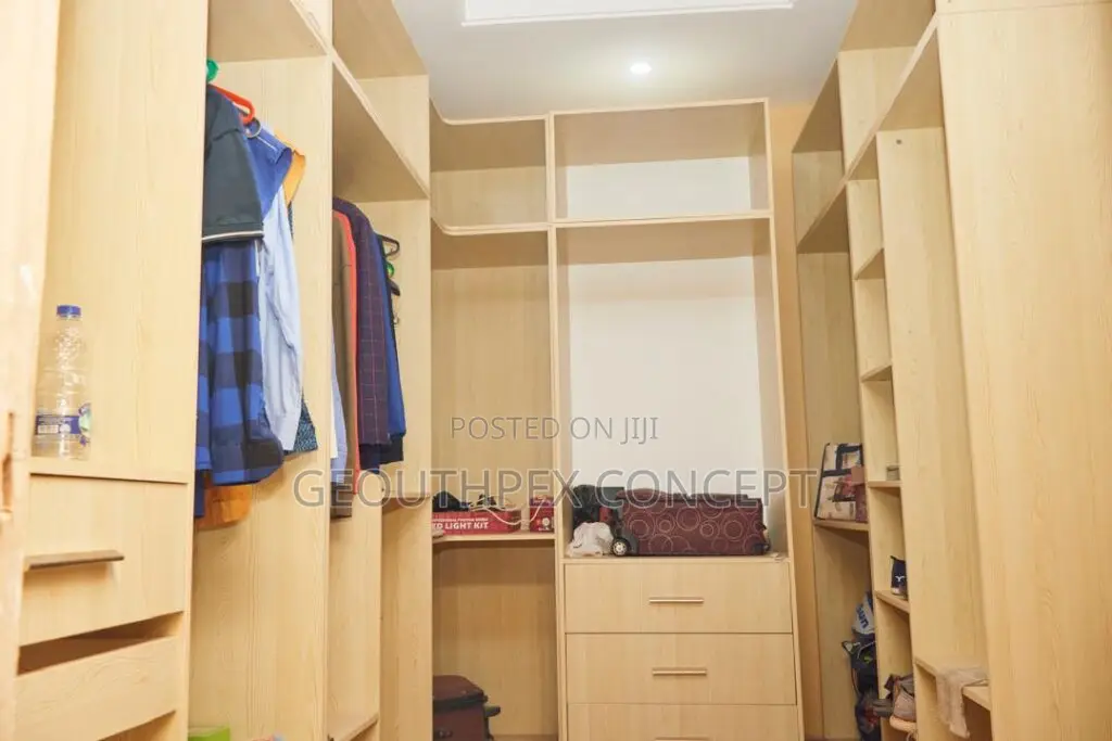 4bdrm Duplex in Irewole, Jericho for sale in Jericho