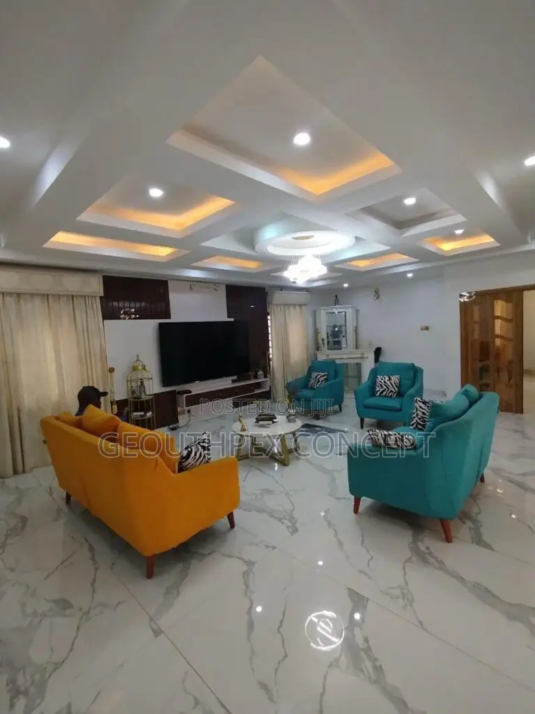 4bdrm Duplex in Irewole, Jericho for sale in Jericho