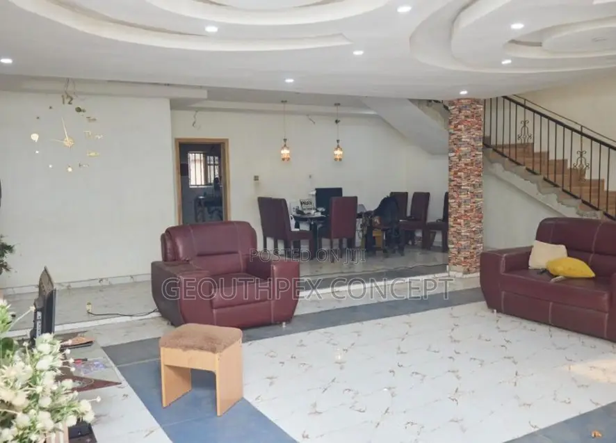4bdrm Duplex in Irewole, Jericho for sale in Jericho