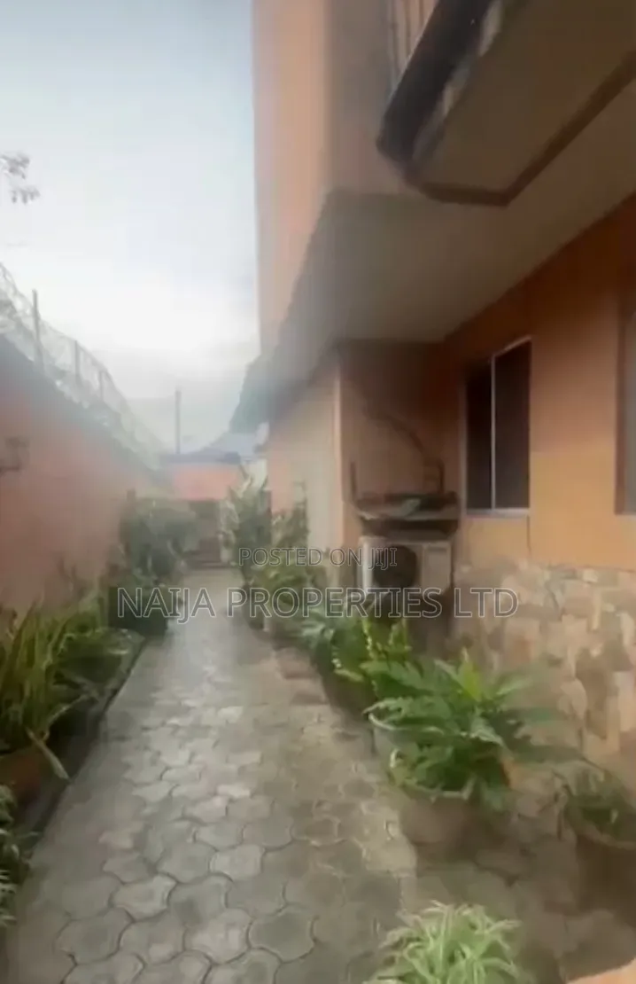 4bdrm Duplex in Ologolo for sale in Ologolo