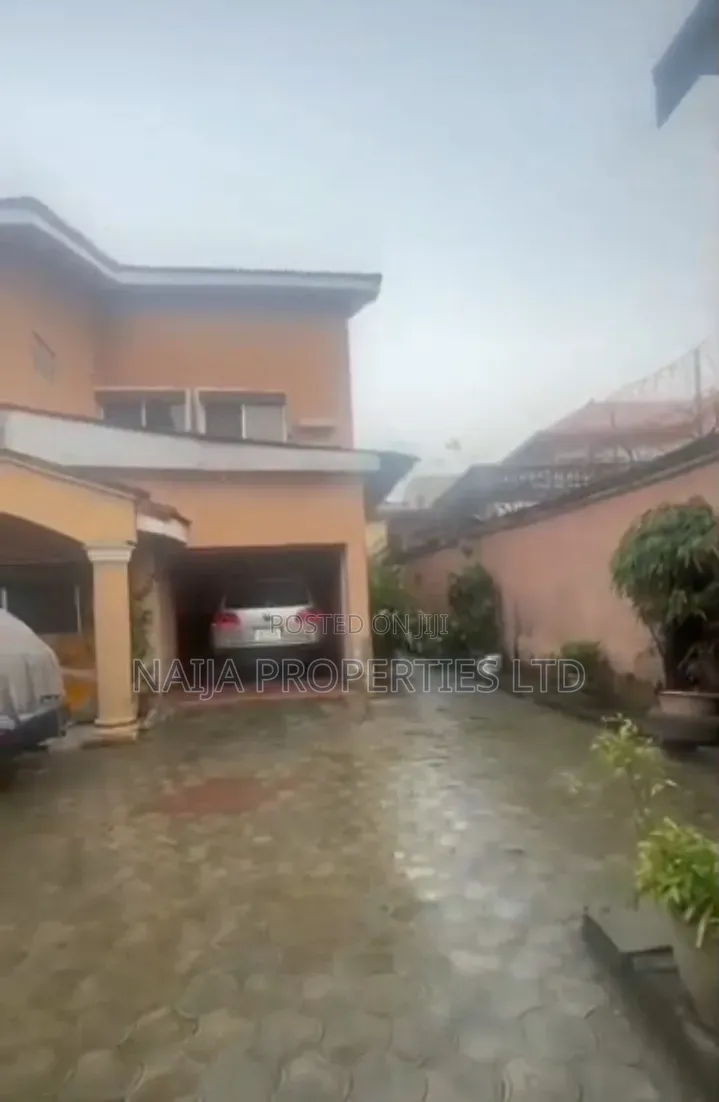 4bdrm Duplex in Ologolo for sale in Ologolo