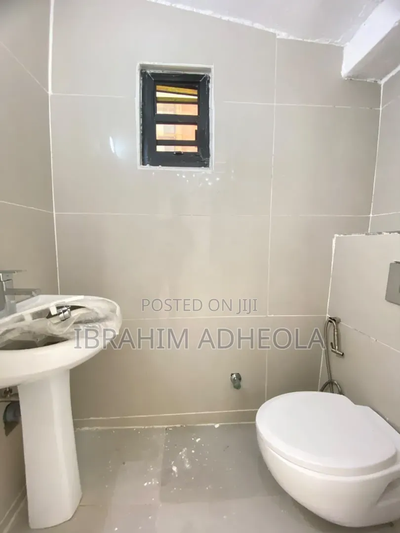 5bdrm Duplex in Ikota for sale in Ikota