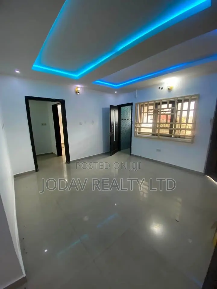 2bdrm Block of Flats in Stadium Road, Elekahia for rent in Elekahia