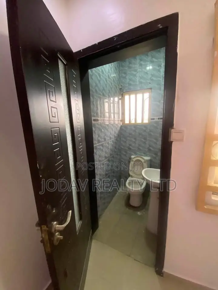 2bdrm Block of Flats in Stadium Road, Elekahia for rent in Elekahia