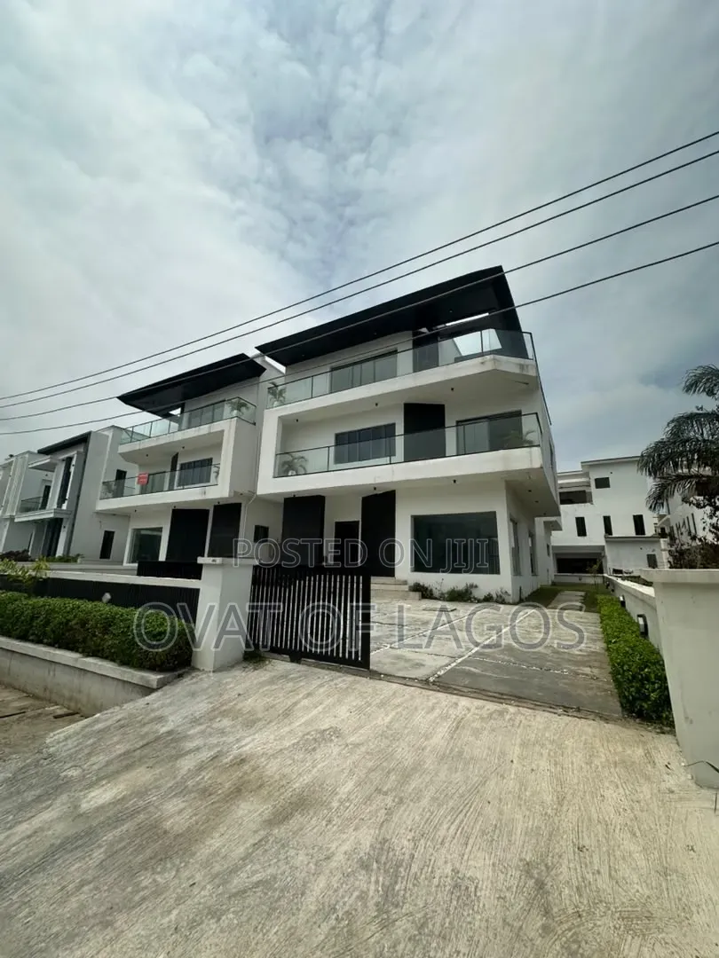 5bdrm Duplex in Megamound, Ikota for sale in Ikota