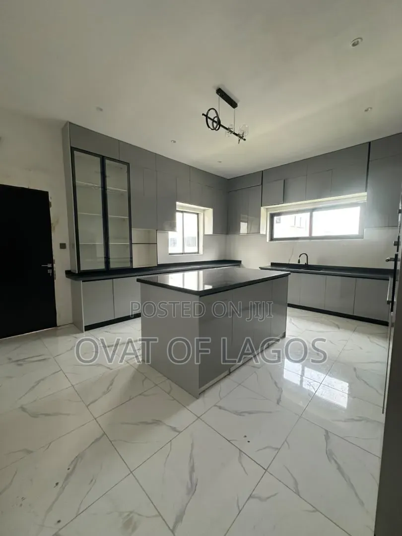 5bdrm Duplex in Megamound, Ikota for sale in Ikota