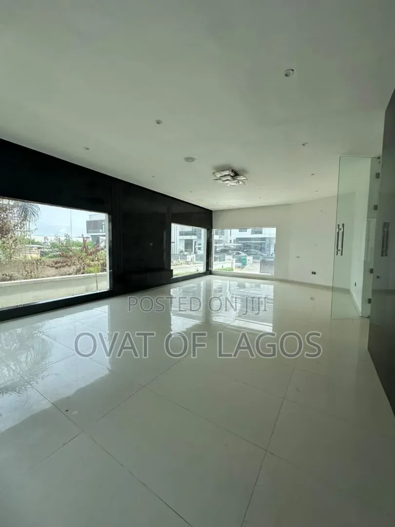 5bdrm Duplex in Megamound, Ikota for sale in Ikota