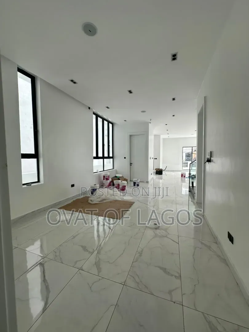 5bdrm Duplex in Megamound, Ikota for sale in Ikota