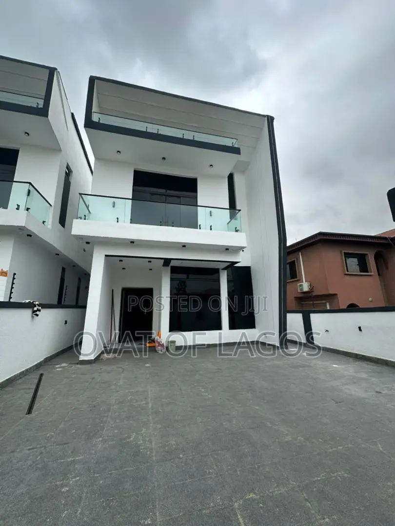 5bdrm Duplex in Ikota for sale in Ikota