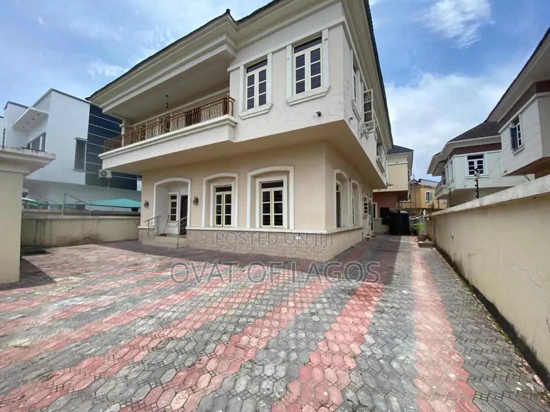 5bdrm Duplex in Ikota for rent in Ikota