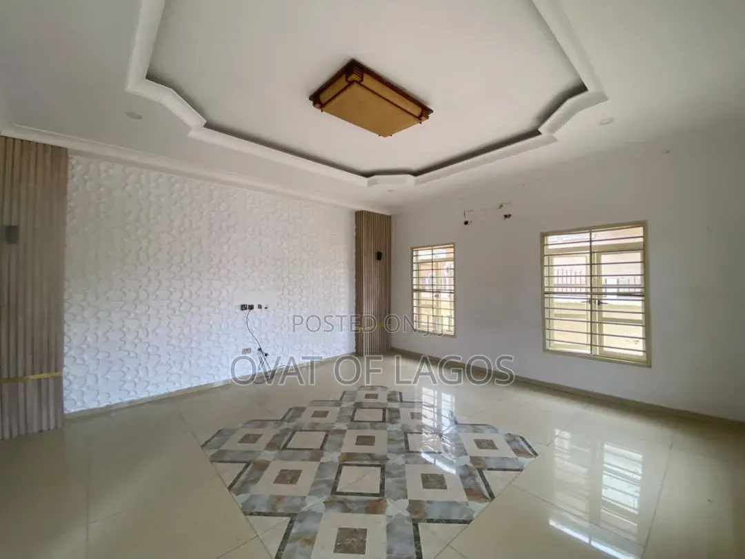 5bdrm Duplex in Ikota for rent in Ikota