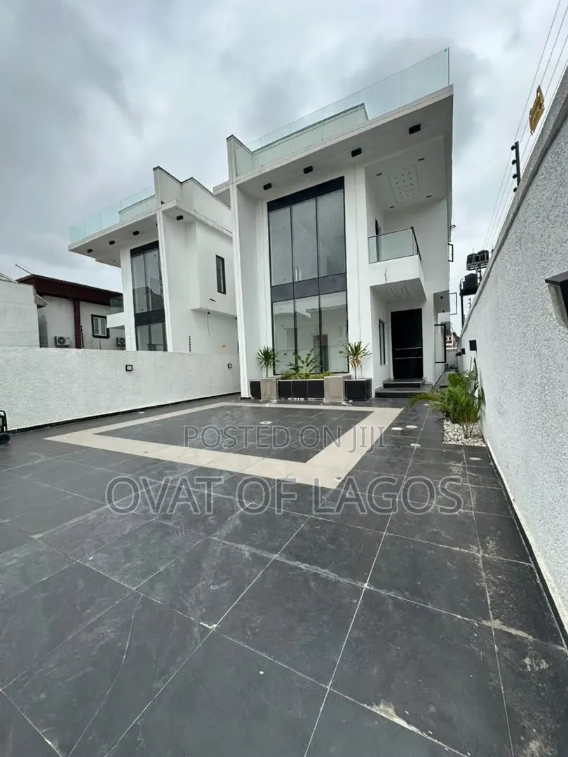 5bdrm Duplex in Ikota for sale in Ikota
