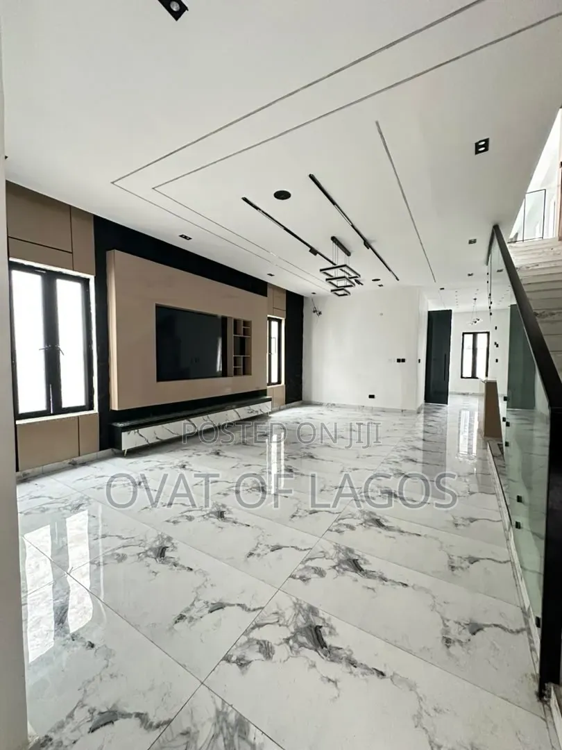 5bdrm Duplex in Ikota for sale in Ikota