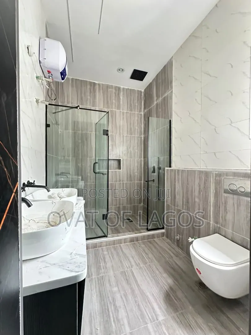 5bdrm Duplex in Ikota for sale in Ikota