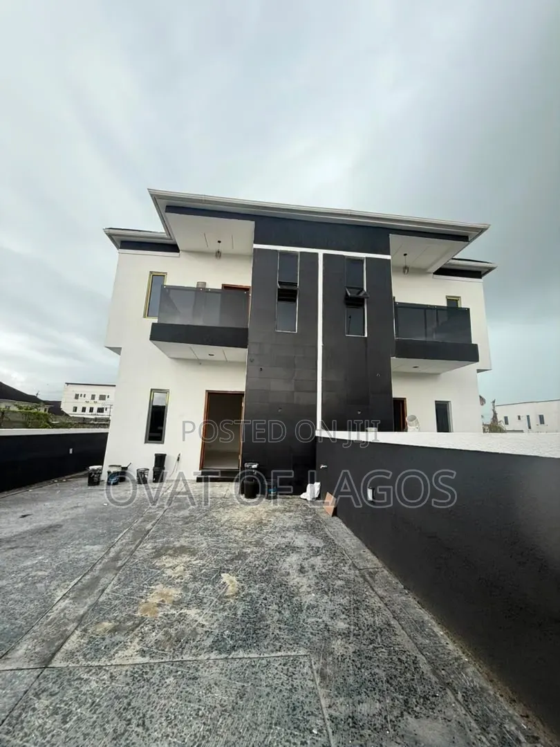 4bdrm Duplex in Ikota for sale in Ikota