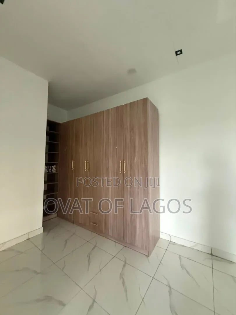 4bdrm Duplex in Ikota for sale in Ikota