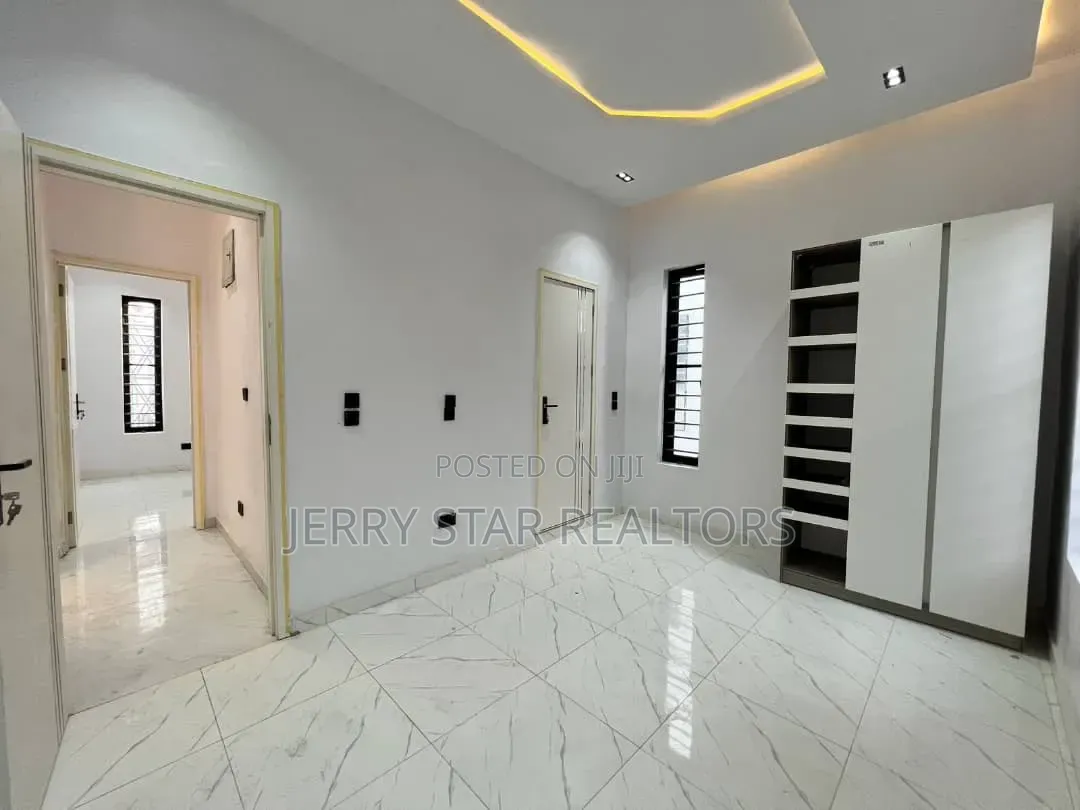 5bdrm Duplex in Ikota Gra for sale in Ikota