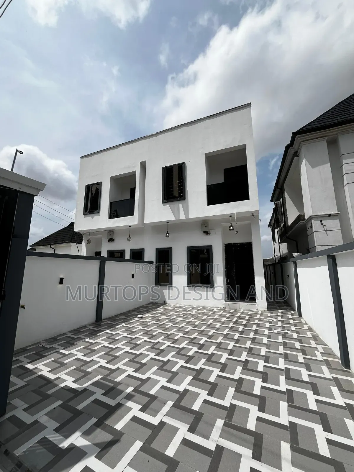 4bdrm Duplex in Adekunle for sale in Adekunle