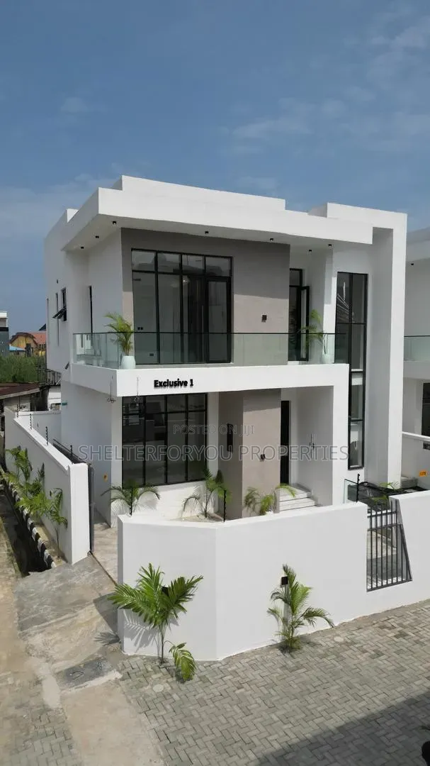 4bdrm Duplex in Off Lekki-Epe Expressway for sale in Off Lekki-Epe Expressway