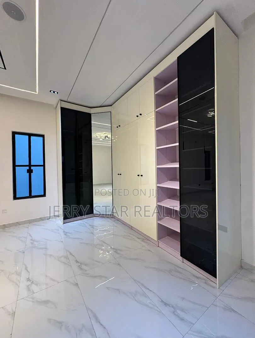 5bdrm Duplex in Ikota Gra for sale in Ikota