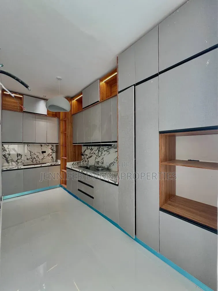 5bdrm Duplex in Osapa london for sale in Osapa london