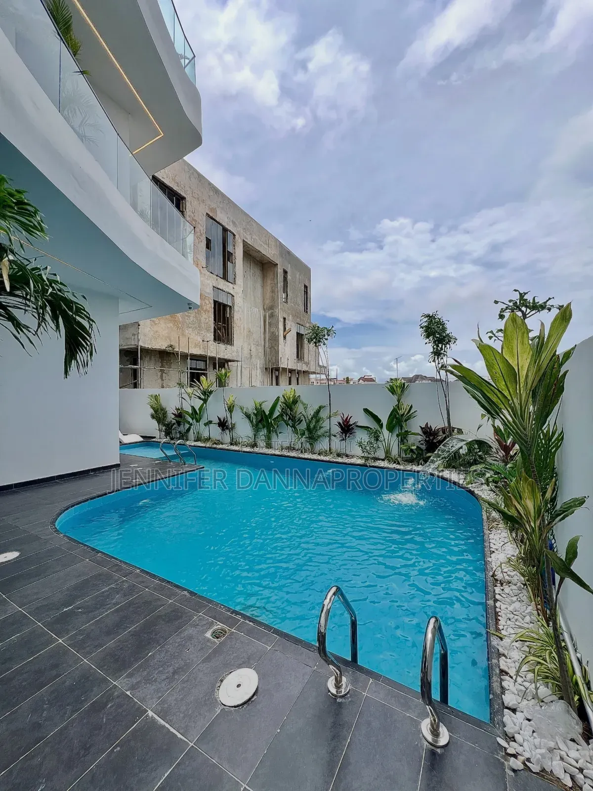 5bdrm Duplex in Osapa london for sale in Osapa london