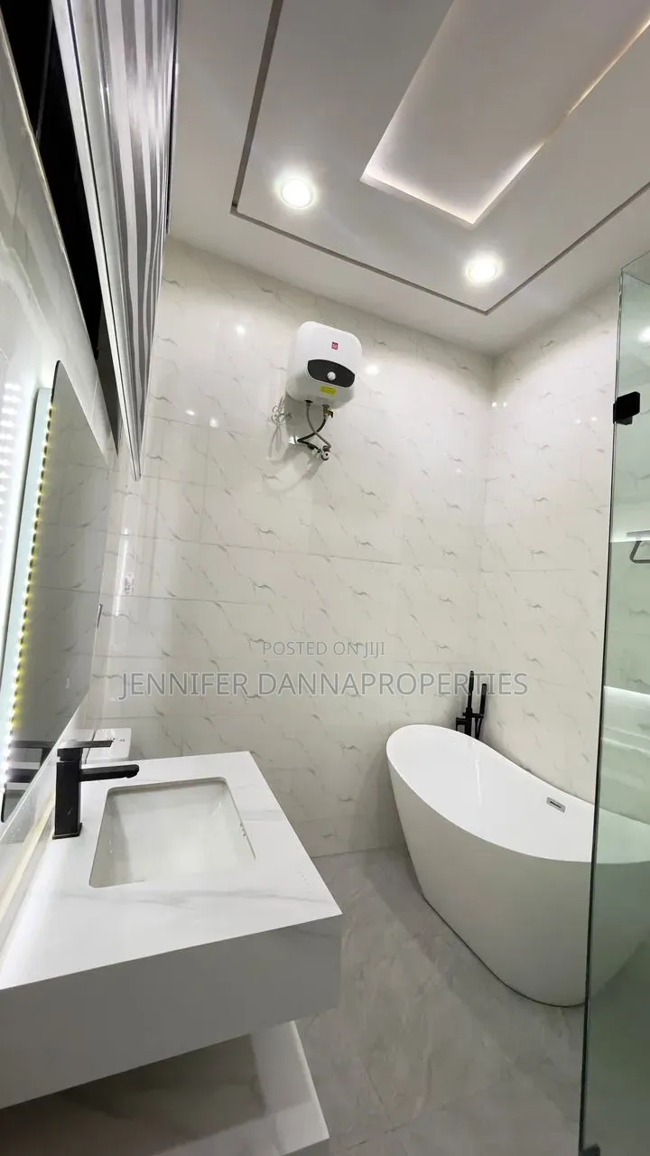 5bdrm Duplex in Sangotedo for sale in Sangotedo