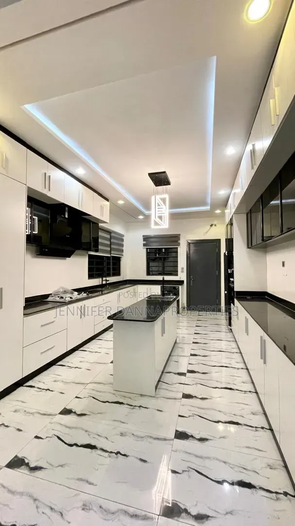 5bdrm Duplex in Sangotedo for sale in Sangotedo