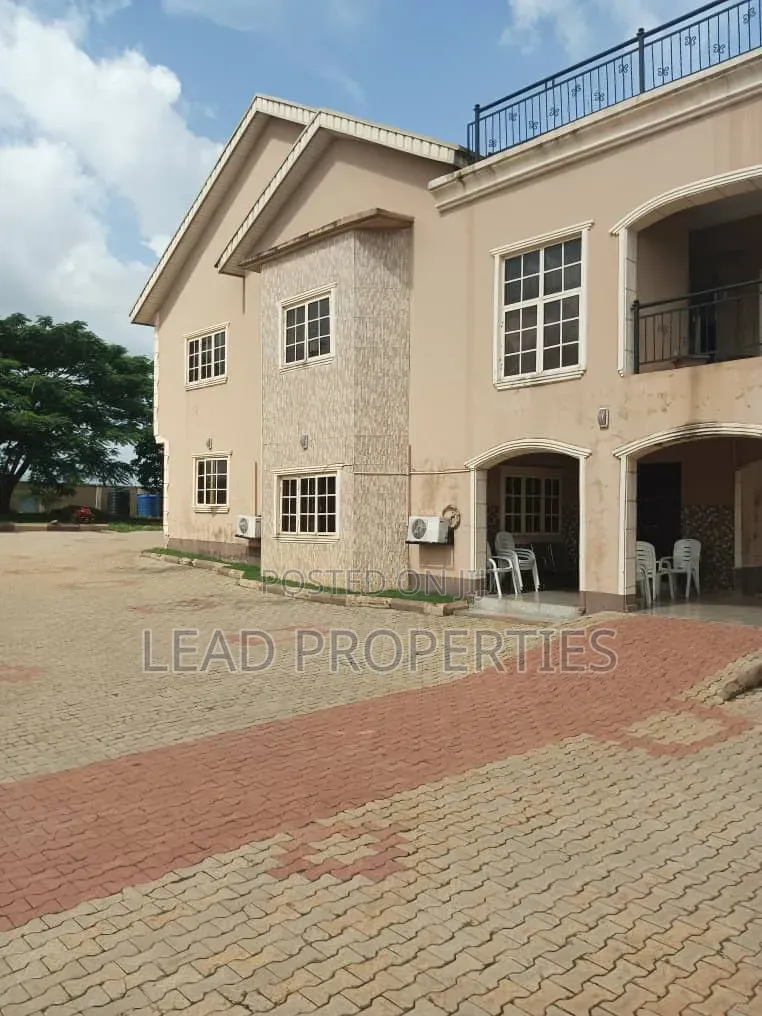 8bdrm Mansion in Alagbaka Gra, Akure for sale in Akure