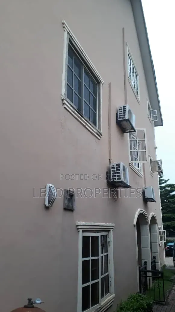 8bdrm Mansion in Alagbaka Gra, Akure for sale in Akure