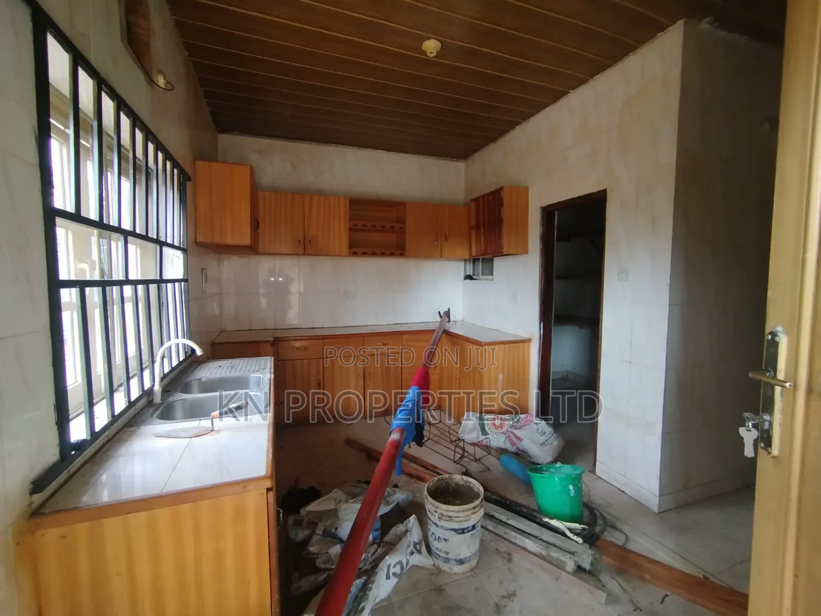 4bdrm Bungalow in Airport Road, Sabon Lugbe for rent in Sabon Lugbe