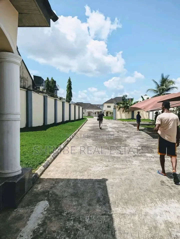 8bdrm Block of Flats in Osongoma Estate, Uyo for sale in Uyo